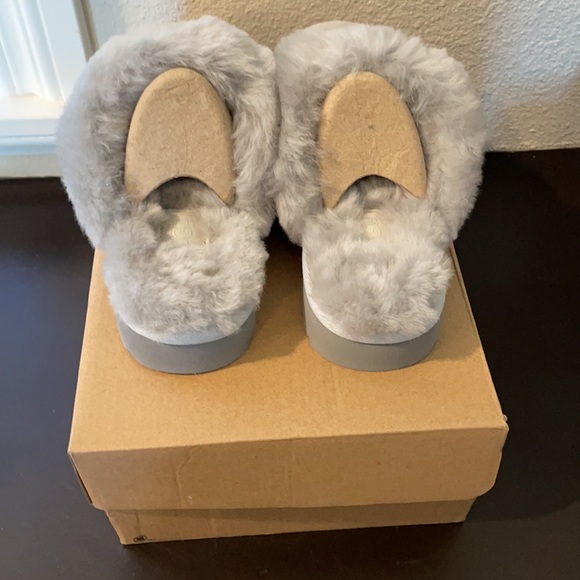 UGG SLIPPERS - Picture 4 of 10